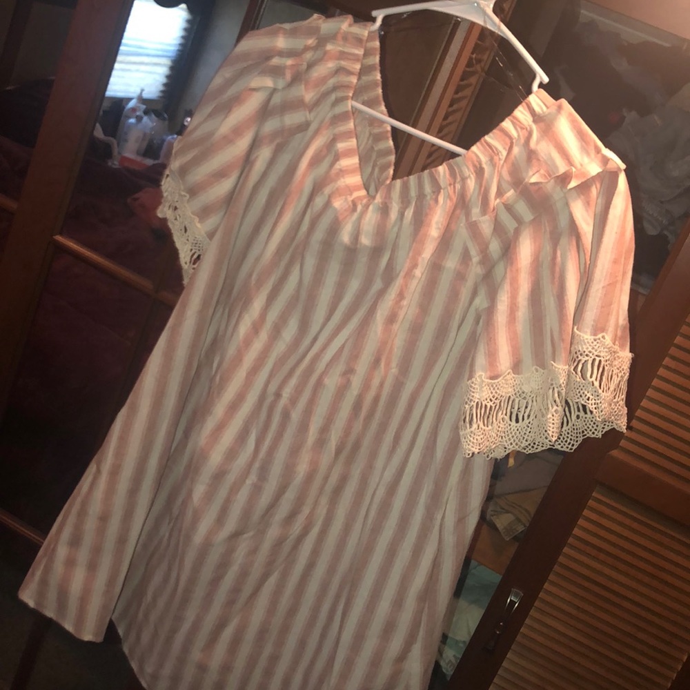Dress that hangs off the shoulders